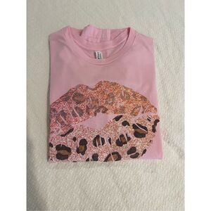 Bella Canvas pink leopard lip tee t-shirt large